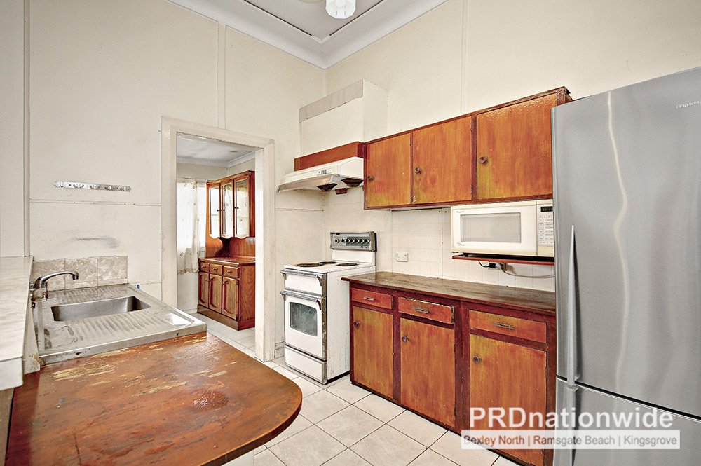 6 Dryden Street CAMPSIE 3