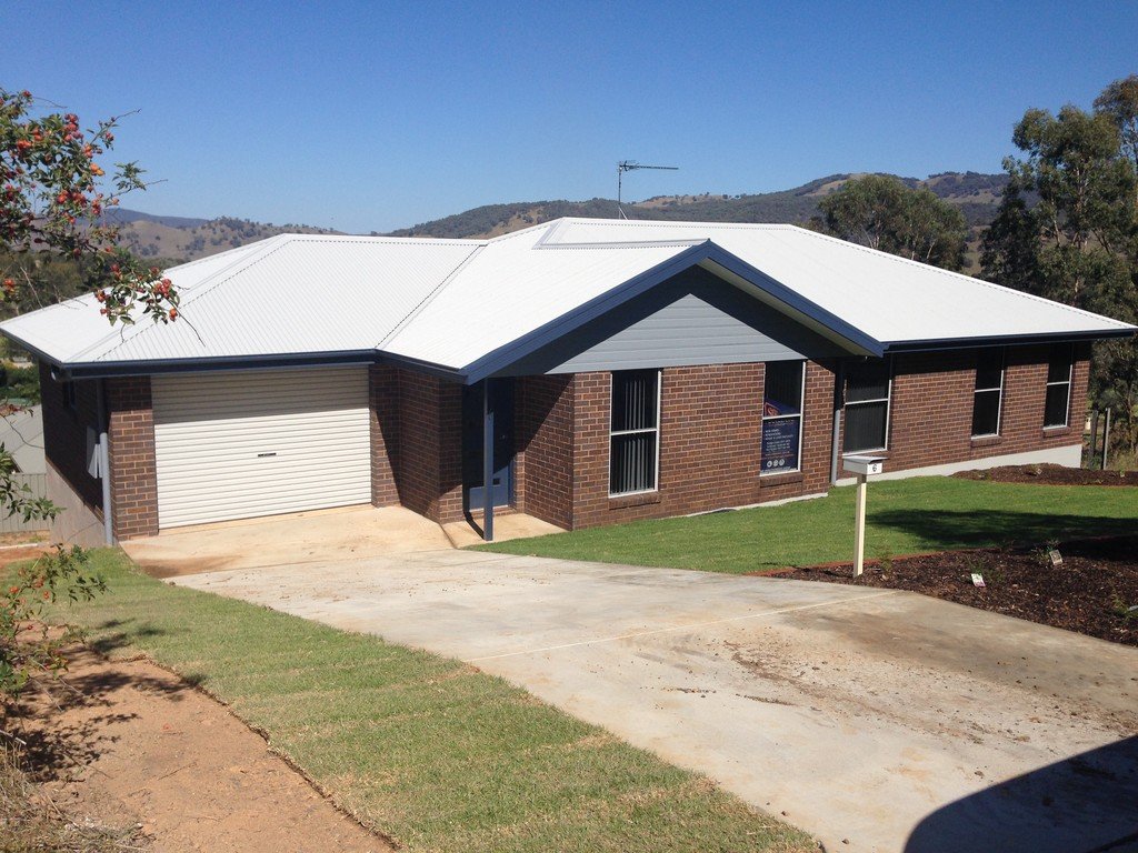 6 Eberlin Place TUMUT 1