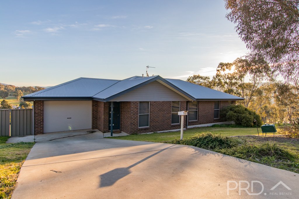 6 Eberlin Place TUMUT 1