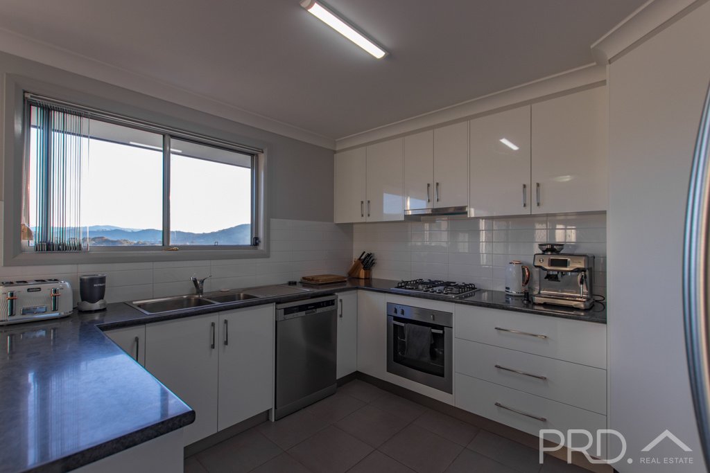 6 Eberlin Place TUMUT 2