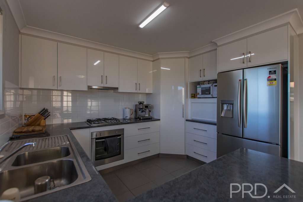 6 Eberlin Place TUMUT 3