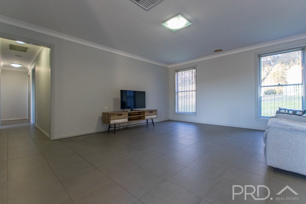 6 Eberlin Place TUMUT 6