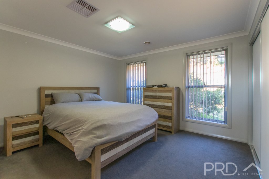6 Eberlin Place TUMUT 7