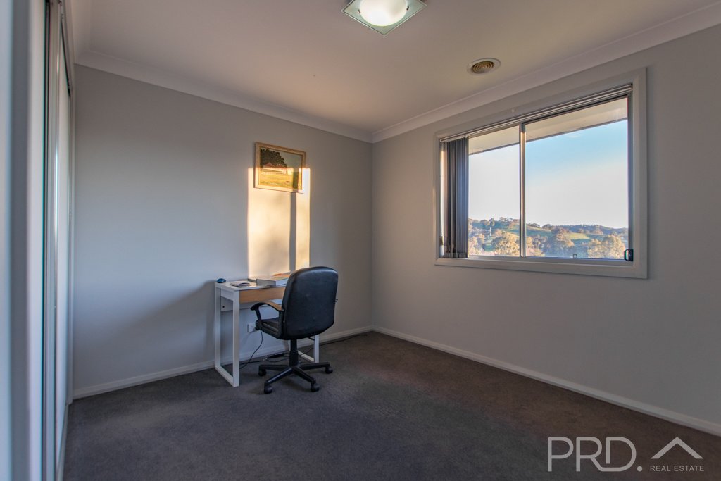 6 Eberlin Place TUMUT 10