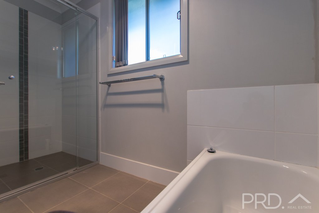 6 Eberlin Place TUMUT 13