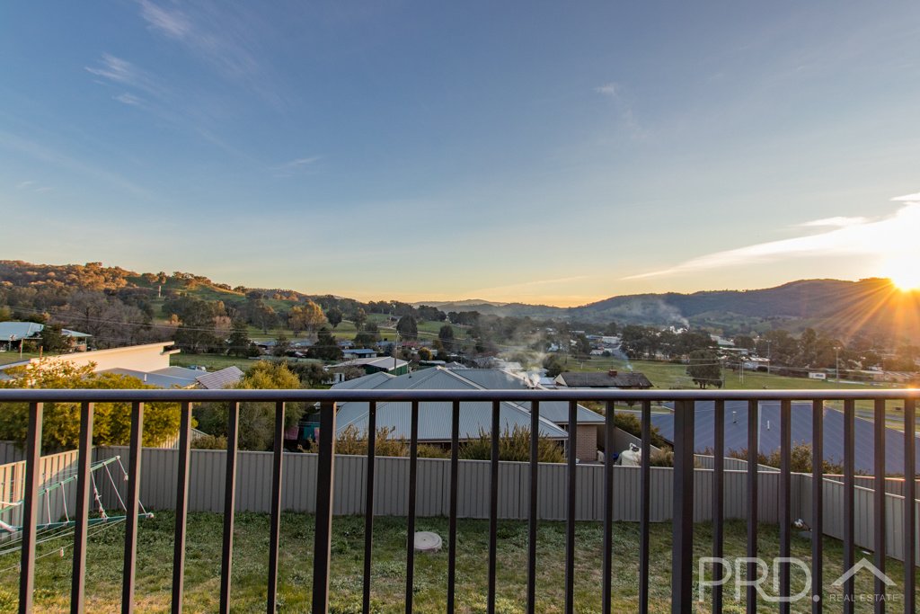 6 Eberlin Place TUMUT 15