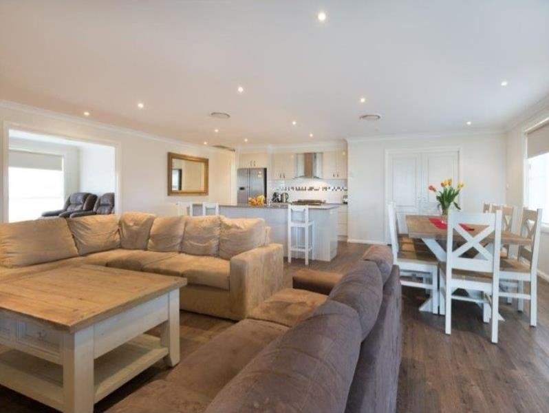 6 Edna Close TAMWORTH 2