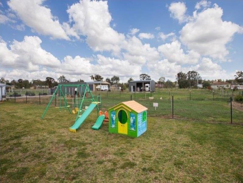 6 Edna Close TAMWORTH 9