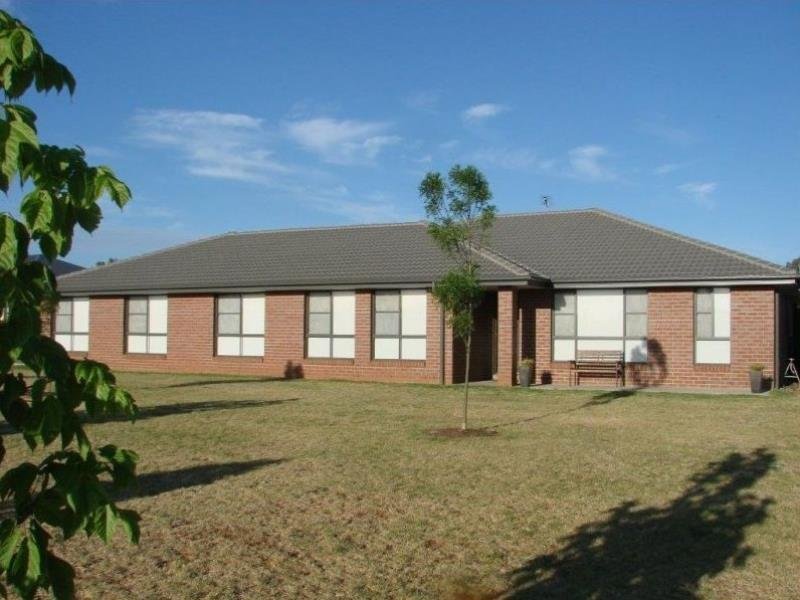 6 Edna Close TAMWORTH 1