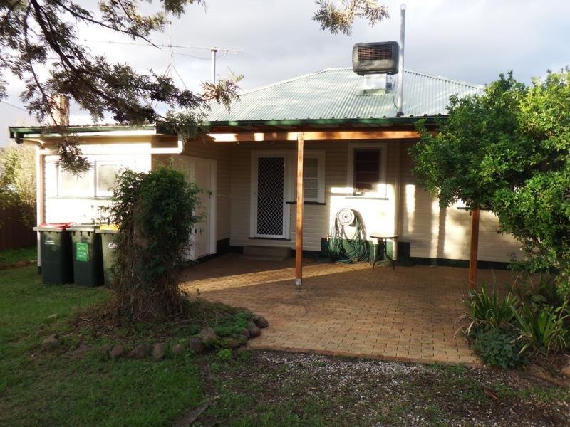 6 Edward Street TAMWORTH 1