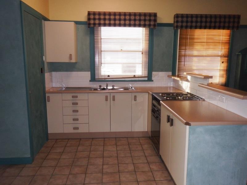 6 Edward Street TAMWORTH 2