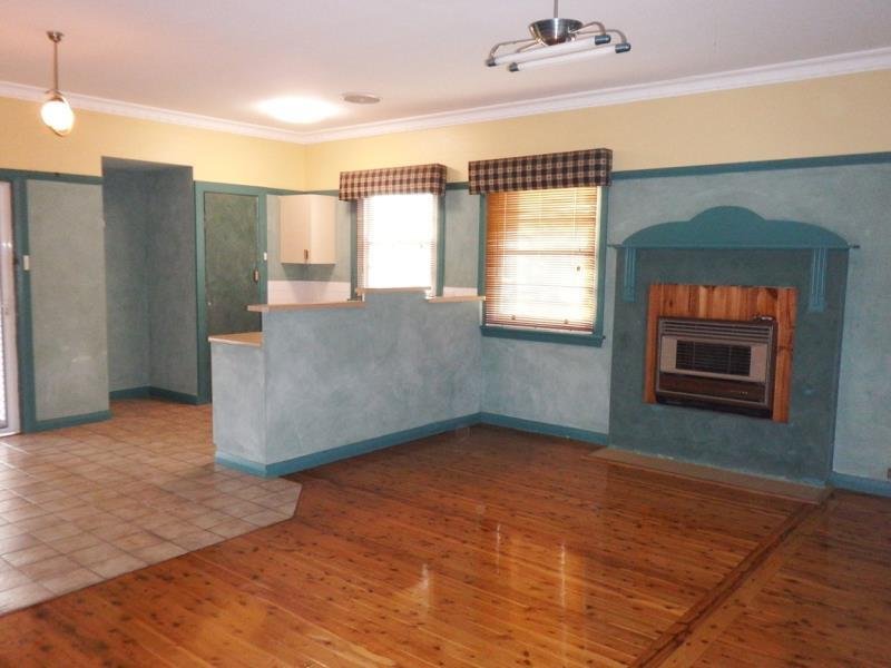 6 Edward Street TAMWORTH 4