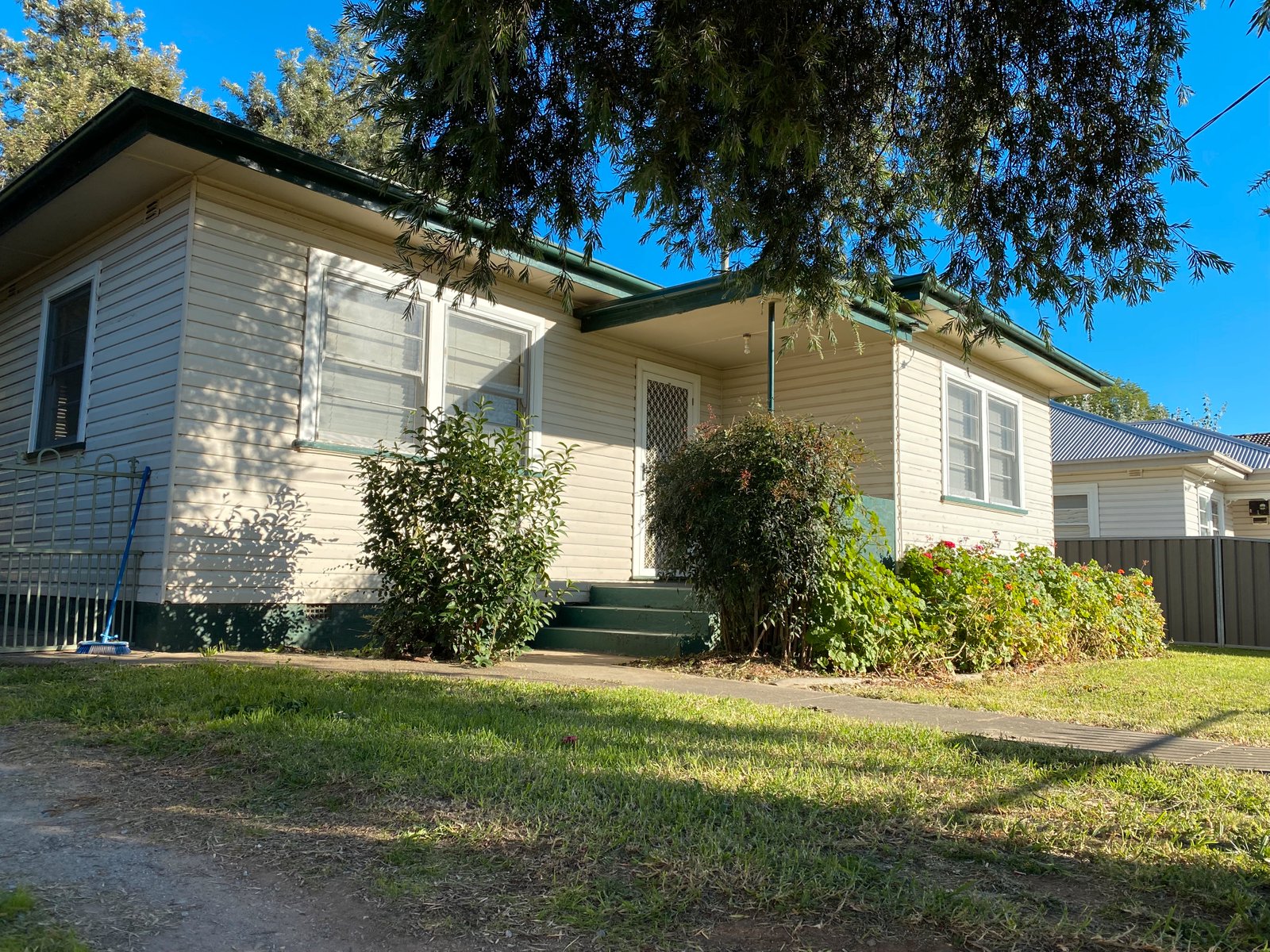 6 Edward Street TAMWORTH 1