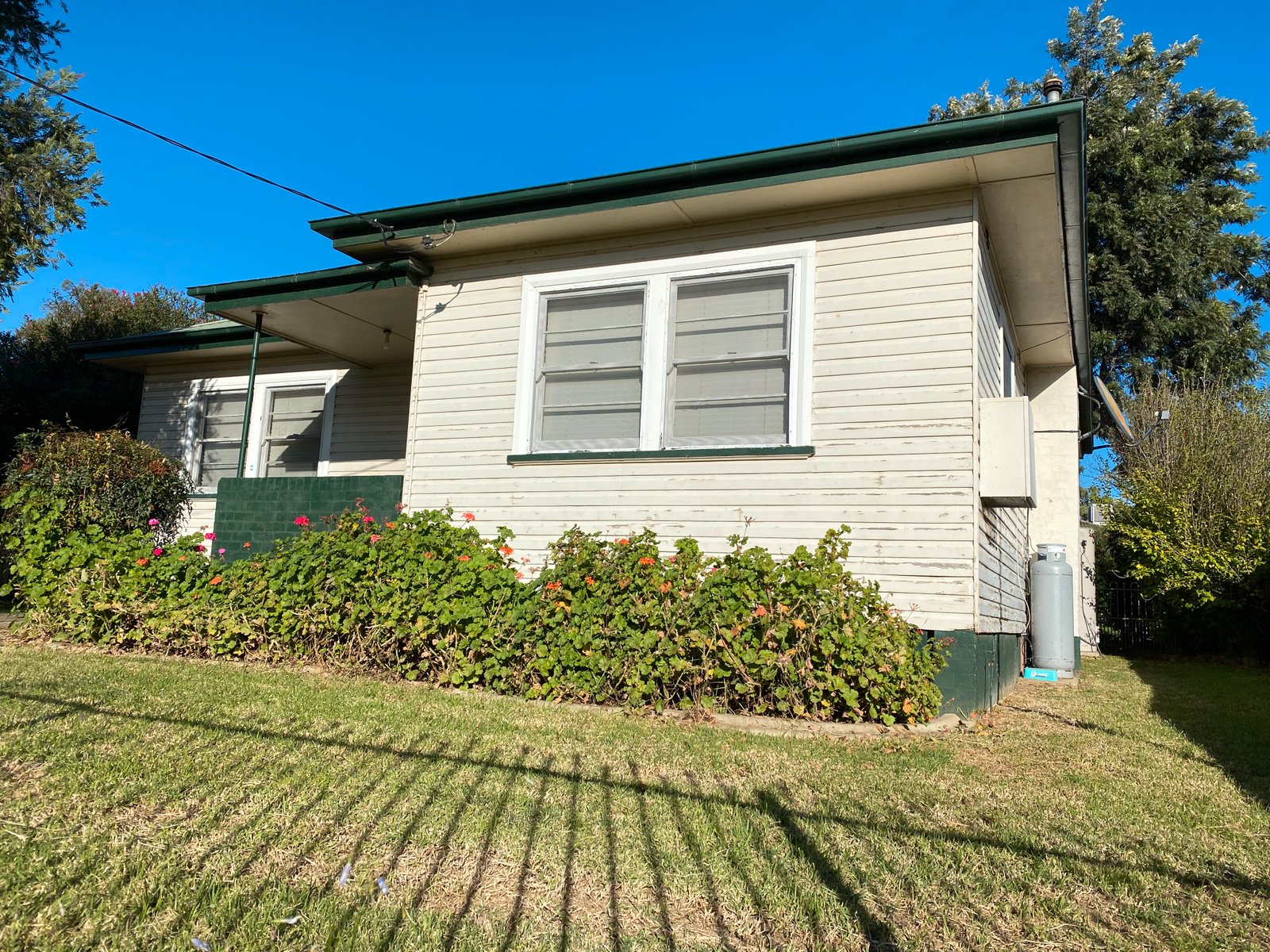 6 Edward Street TAMWORTH 2