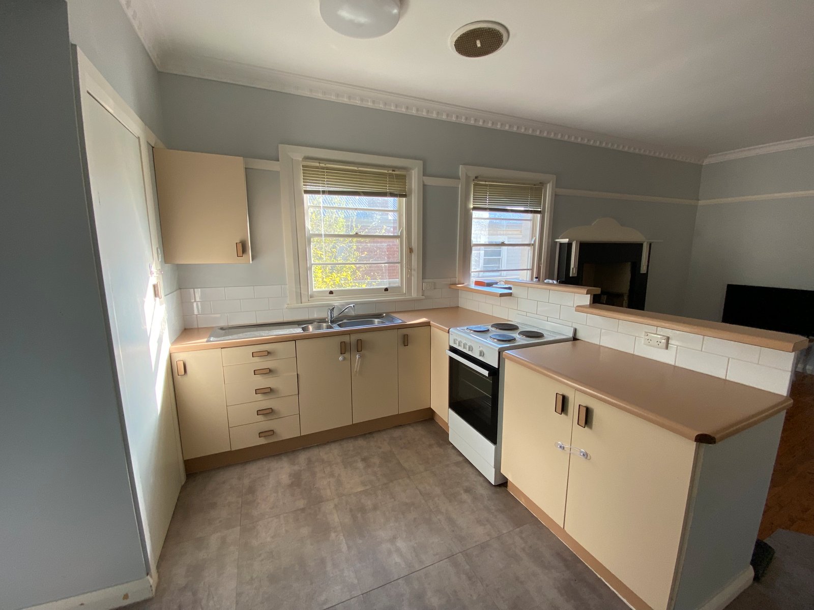 6 Edward Street TAMWORTH 5