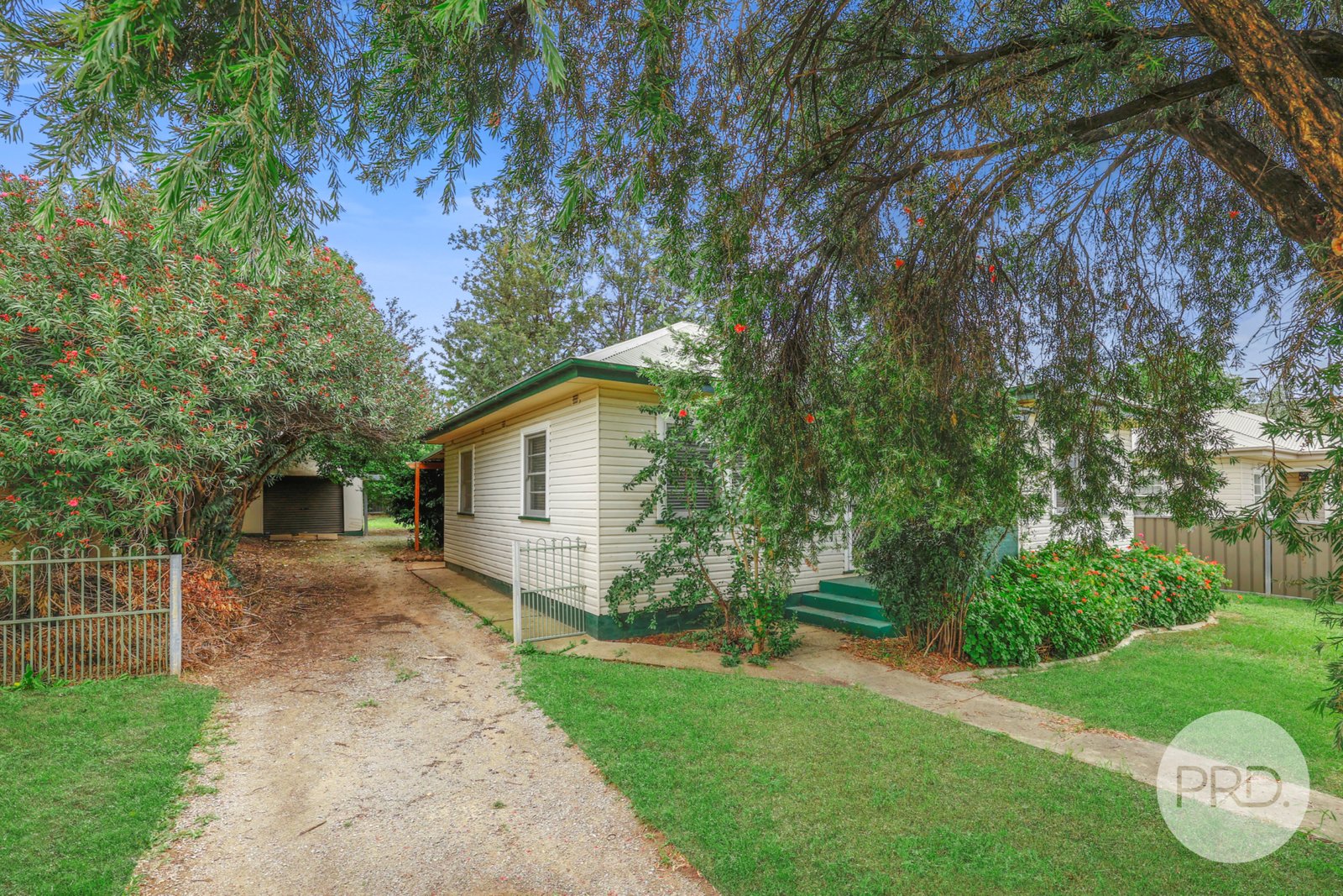 6 Edward Street TAMWORTH 2