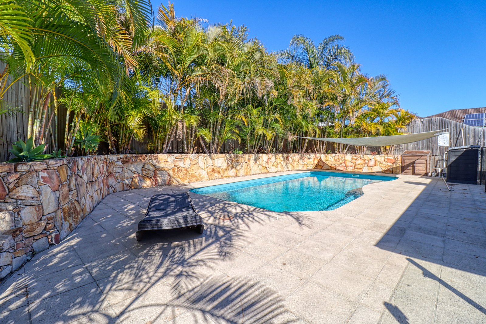 6 Eileen Place CASINO 1