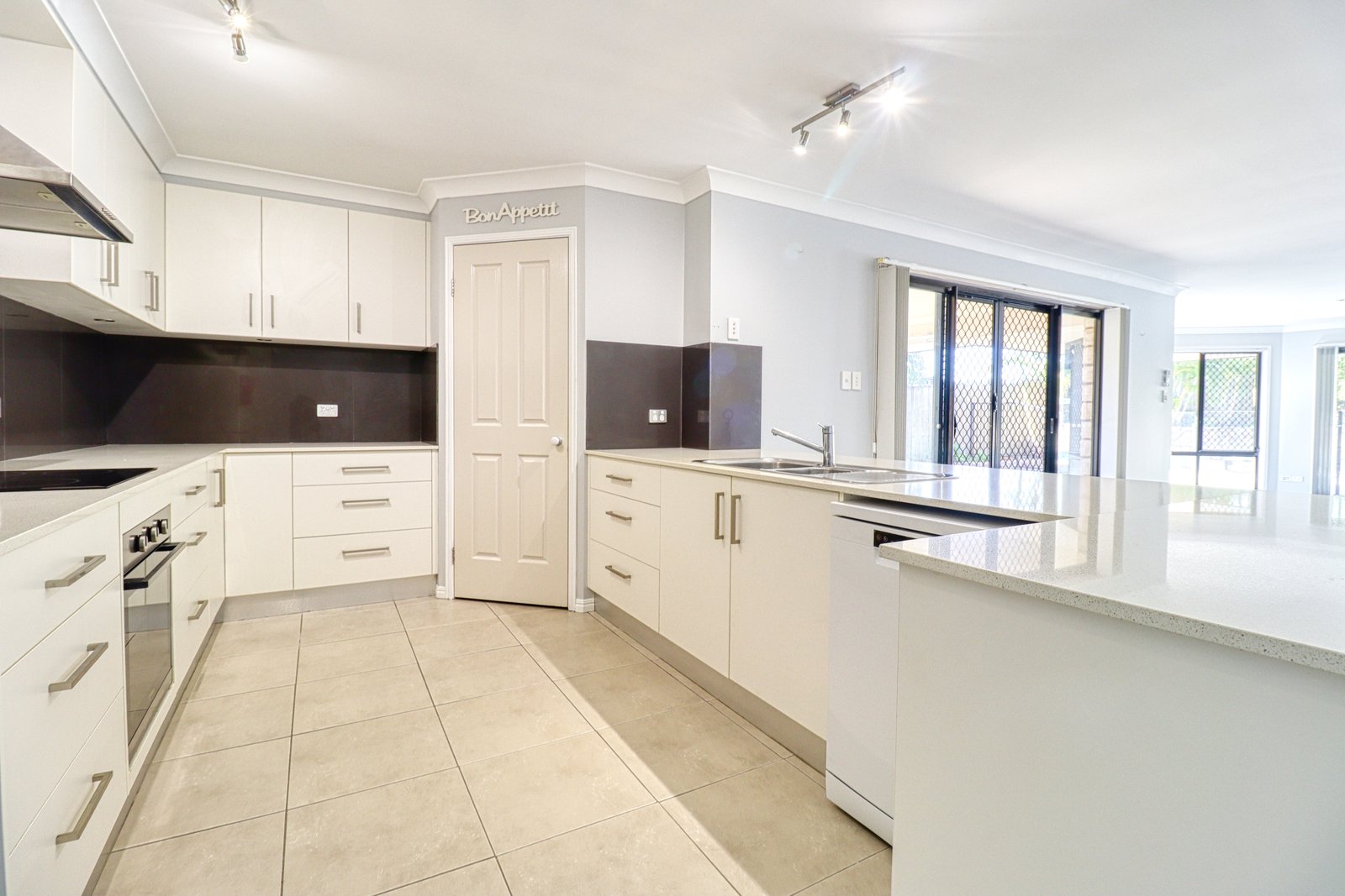 6 Eileen Place CASINO 3