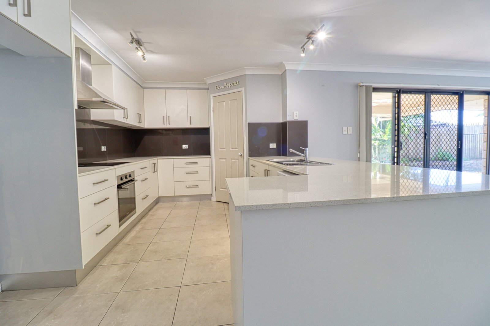 6 Eileen Place CASINO 5