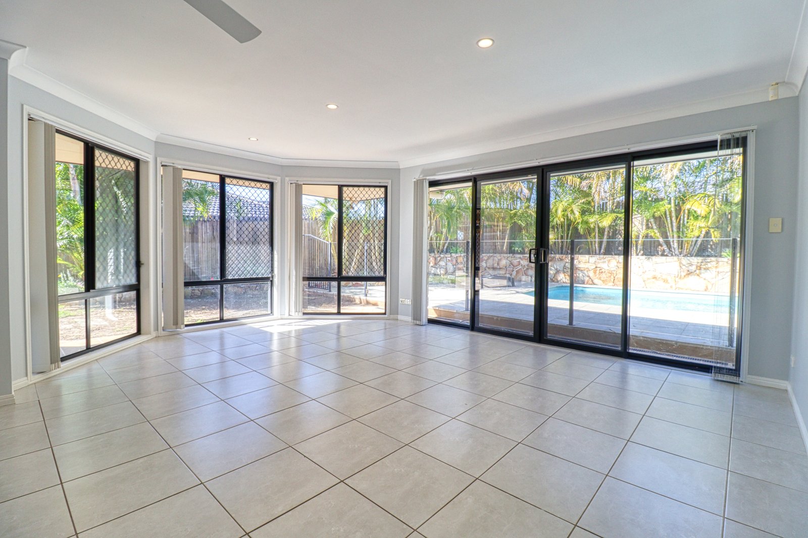 6 Eileen Place CASINO 7