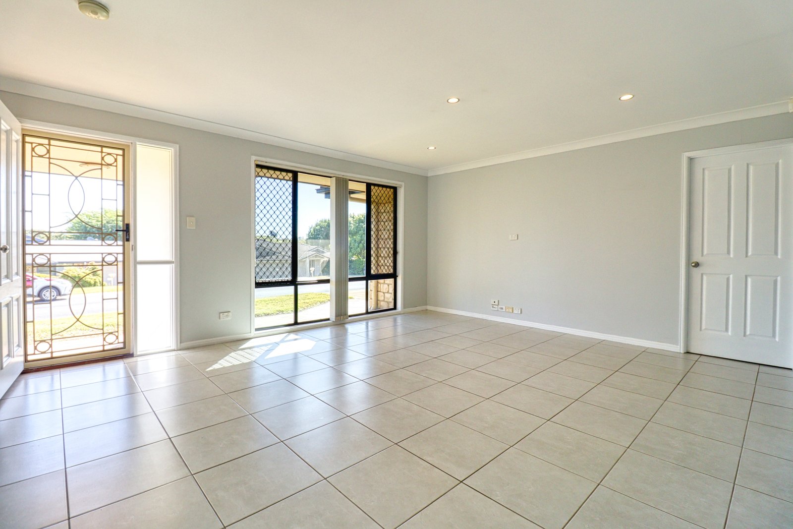 6 Eileen Place CASINO 8