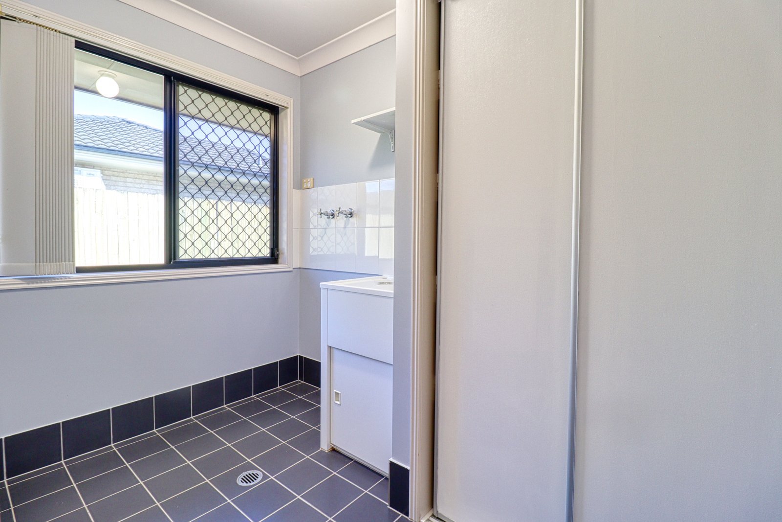 6 Eileen Place CASINO 18