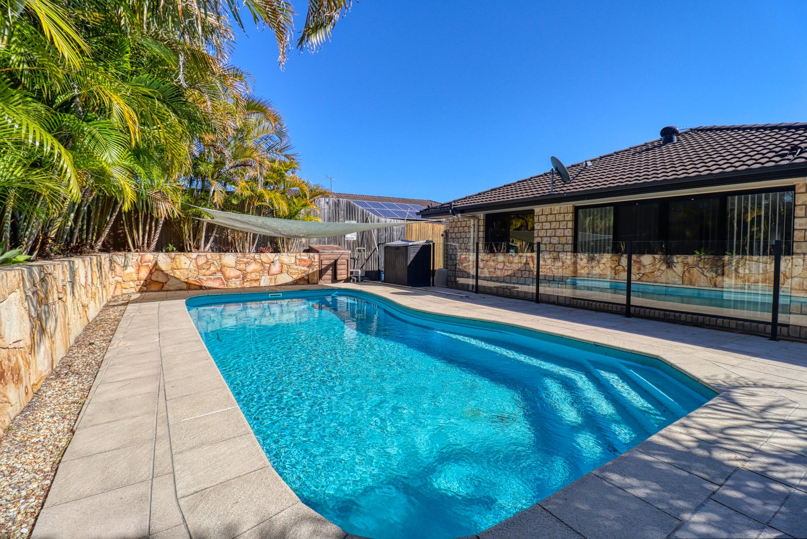 6 Eileen Place CASINO 20