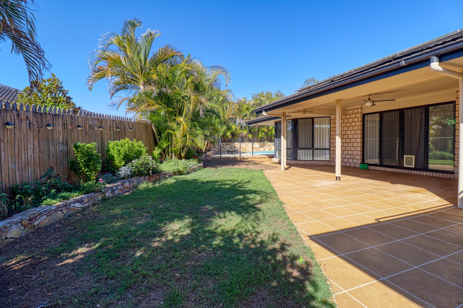 6 Eileen Place CASINO 22