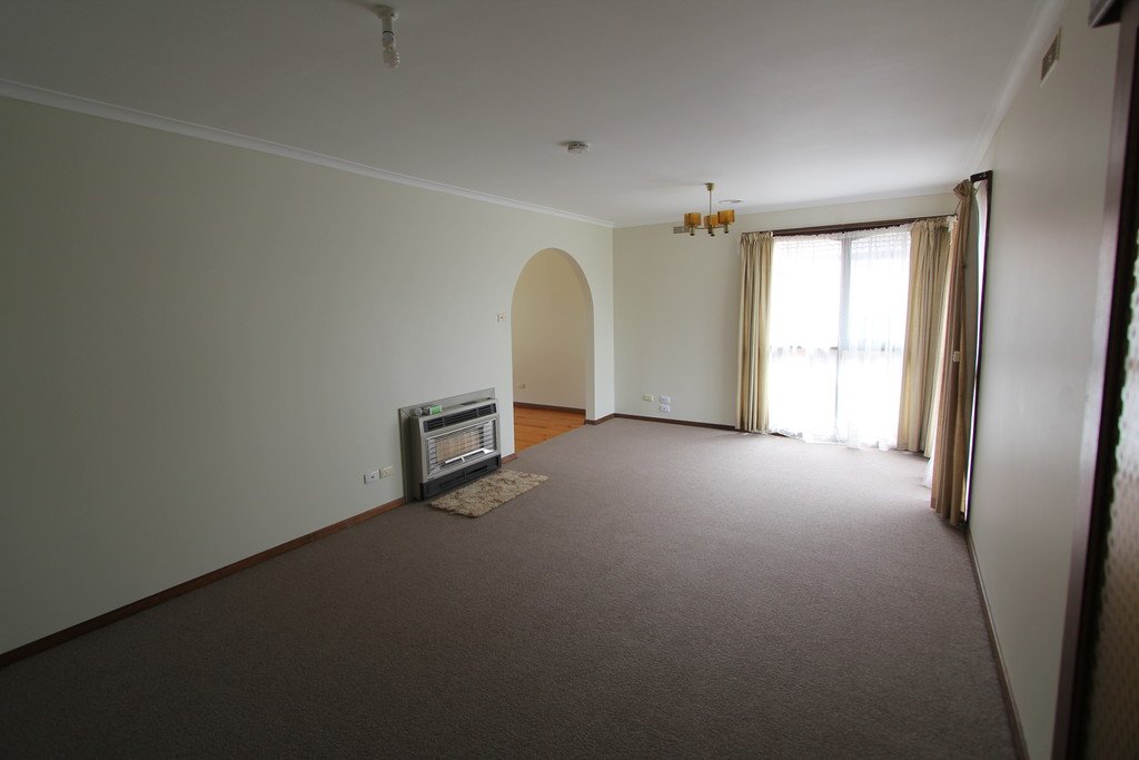 6 Elinand Street WENDOUREE 3