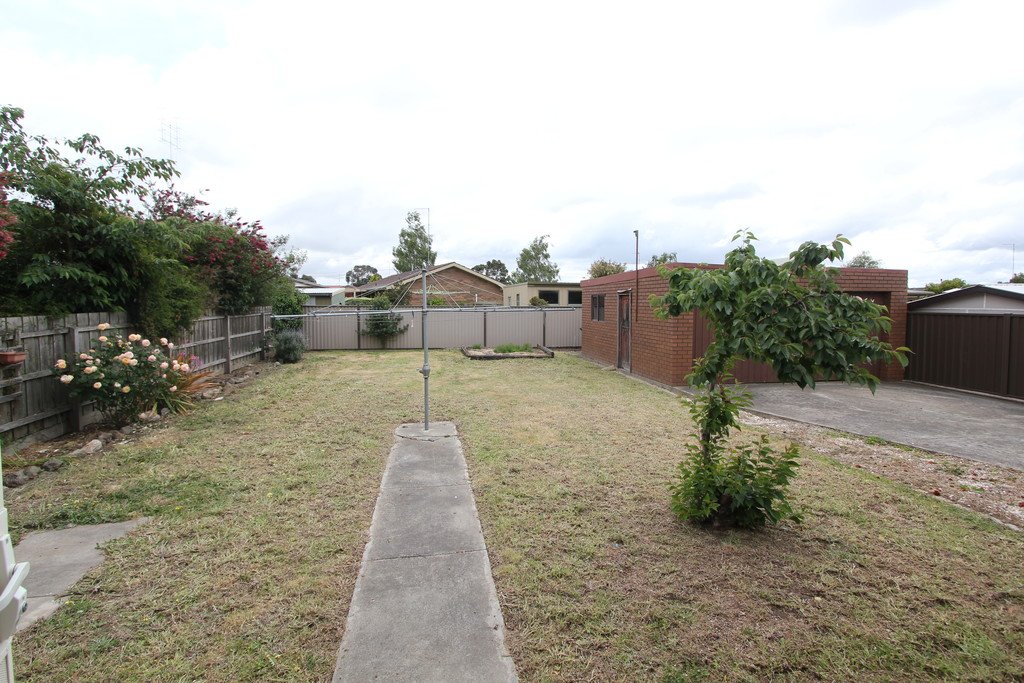 6 Elinand Street WENDOUREE 11