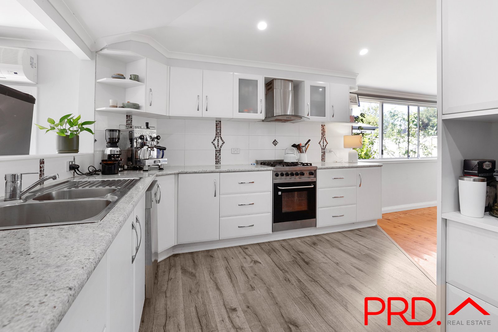 6 Elizabeth Street TAMWORTH 4