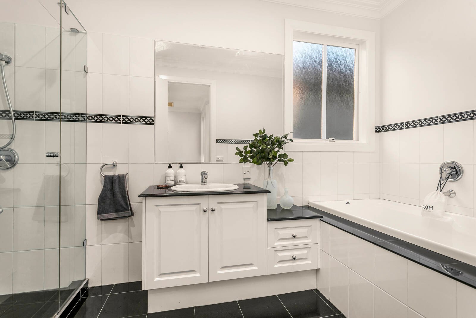 Real Estate and Property in 6 Ellerslie Place, Toorak, VIC