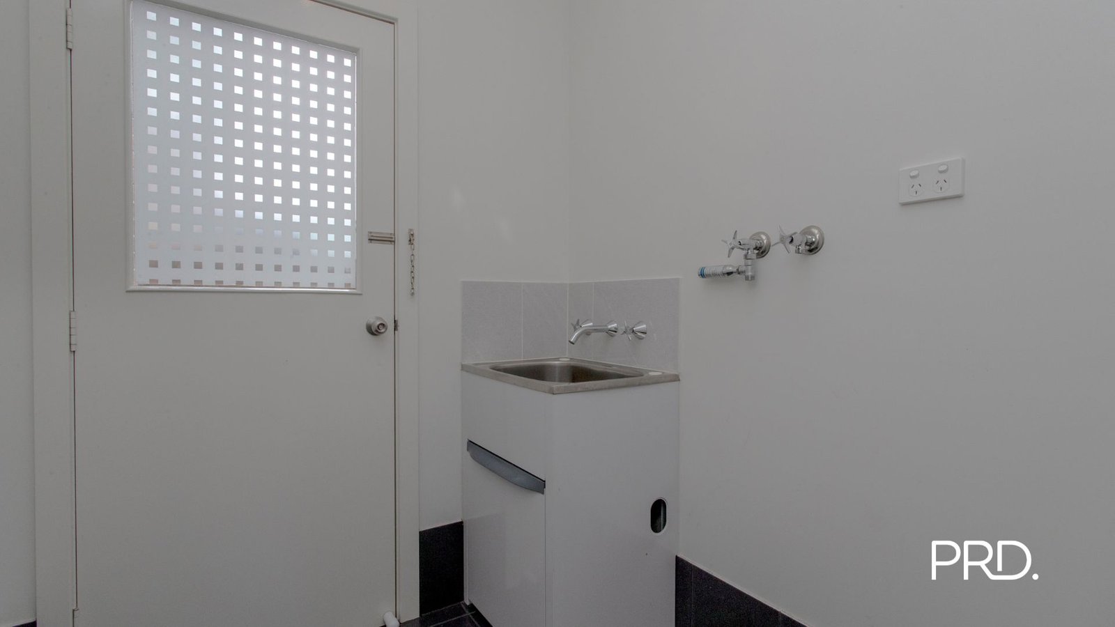 6 Empire Cct  Penrith 10