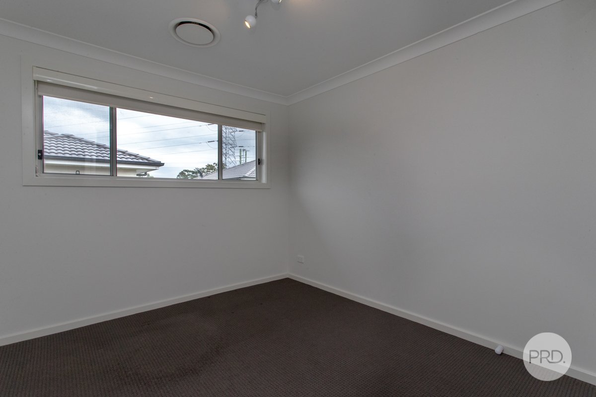 6 Empire Circuit PENRITH 15