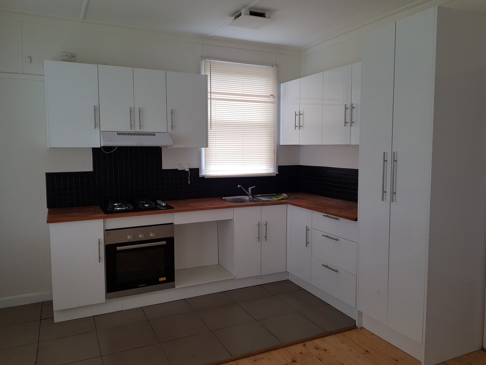 Gallery: 6 Emu Court