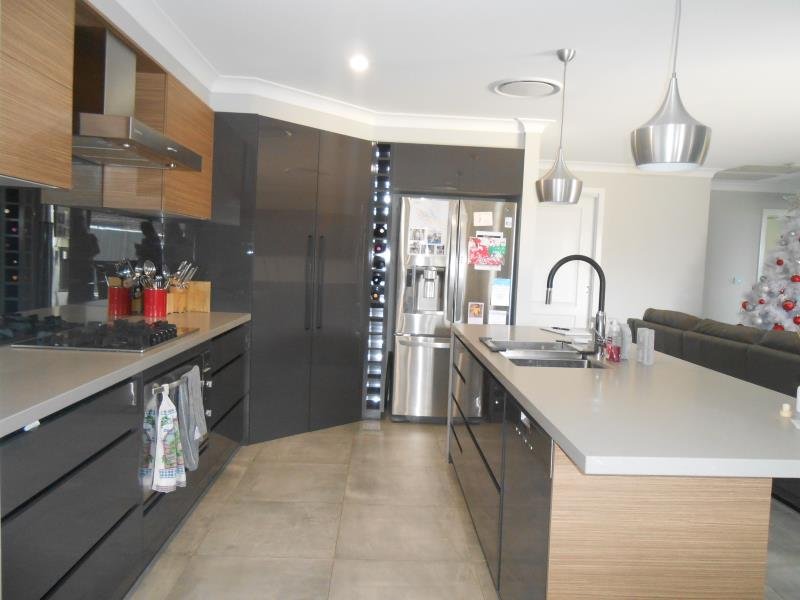 6 Faringdon Street TAMWORTH 2