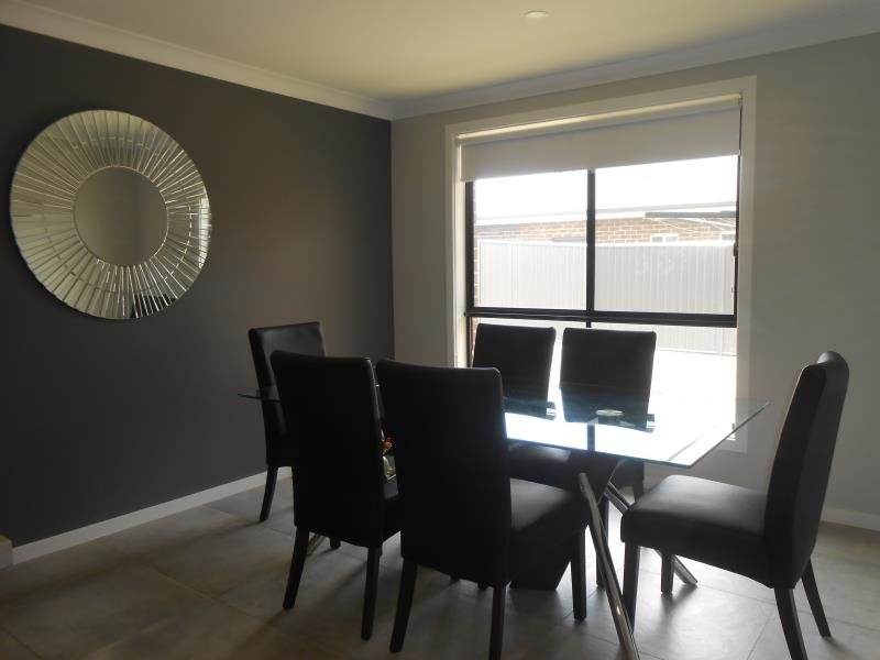 6 Faringdon Street TAMWORTH 4