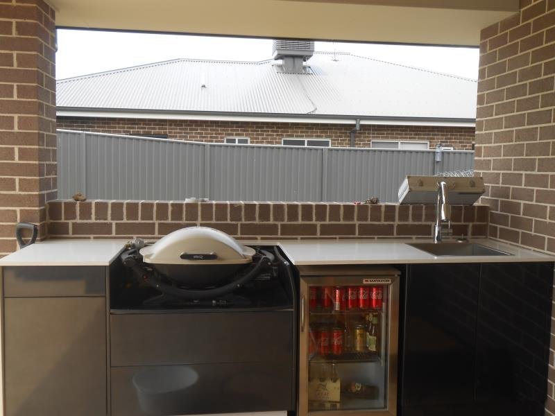 6 Faringdon Street TAMWORTH 9