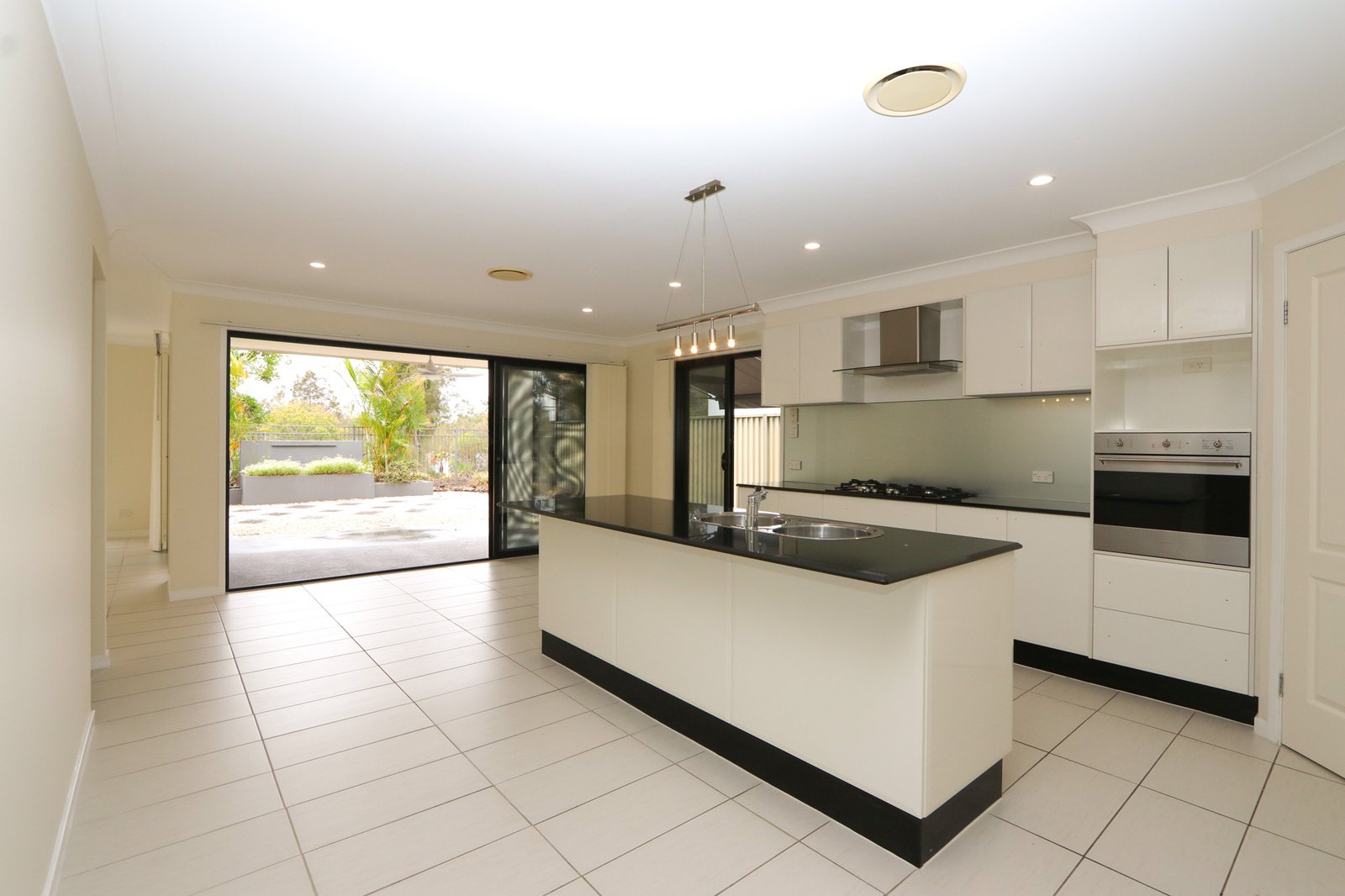 6 Fleetwood Court HELENSVALE 3