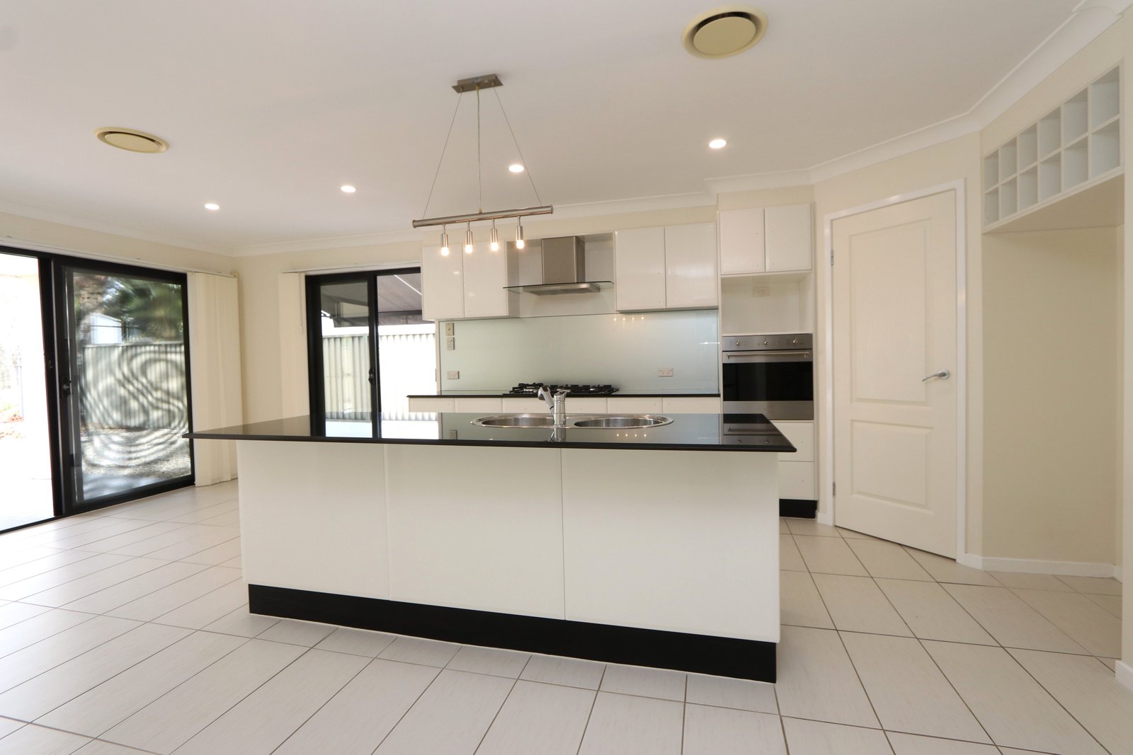 6 Fleetwood Court HELENSVALE 4