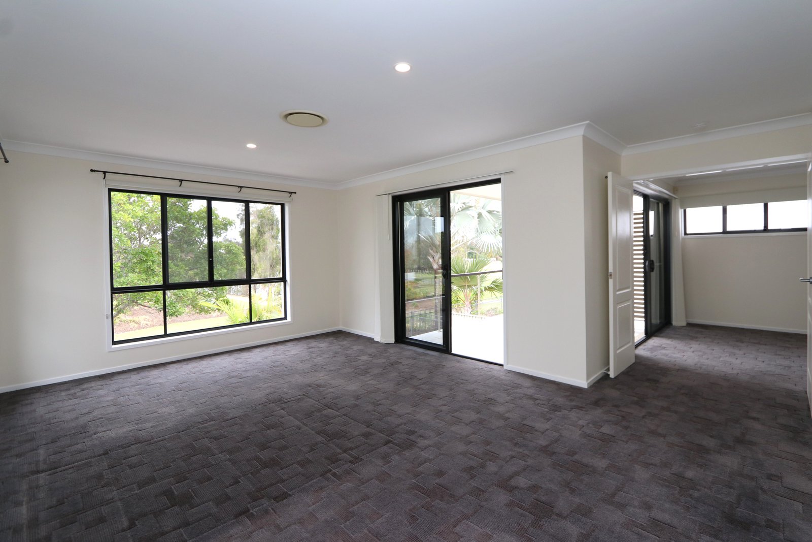 6 Fleetwood Court HELENSVALE 11