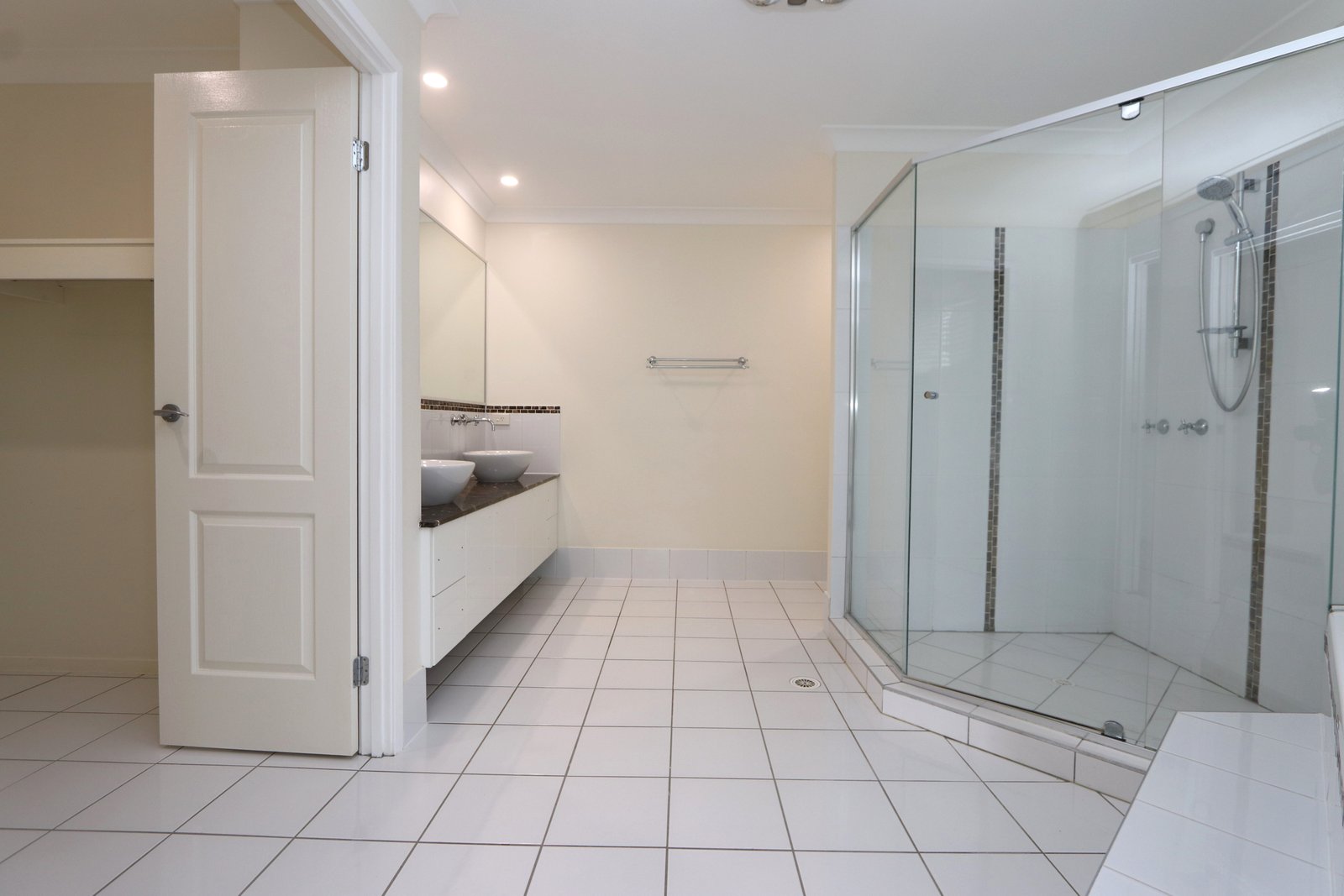 6 Fleetwood Court HELENSVALE 13