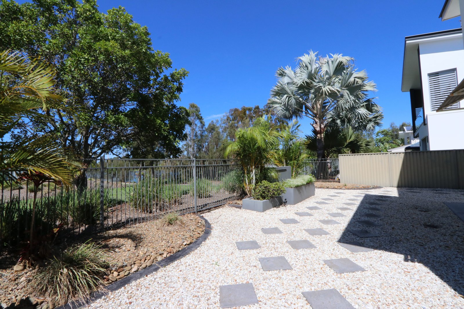 6 Fleetwood Court HELENSVALE 25