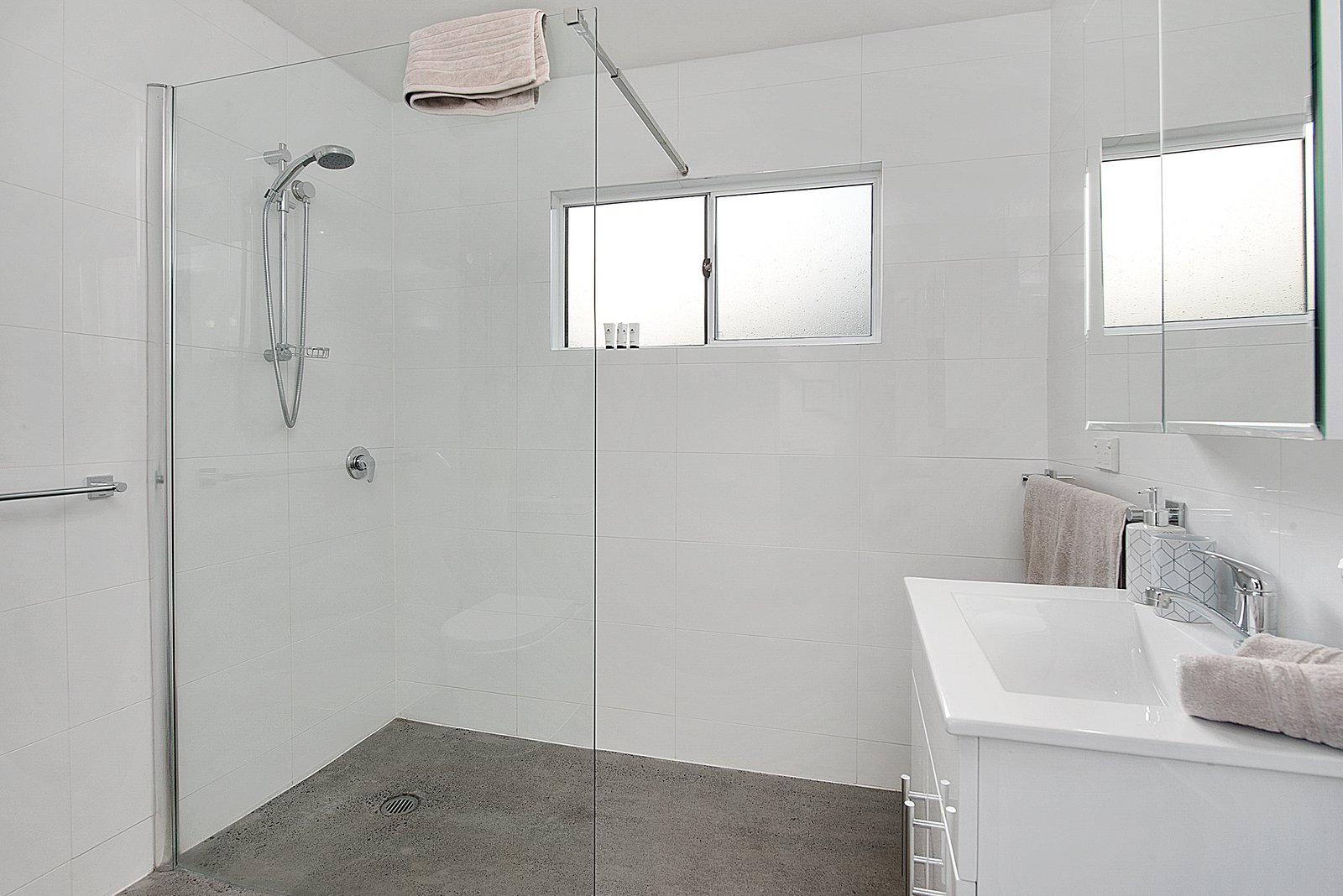 6 Flinders Lane SANDY BAY 3