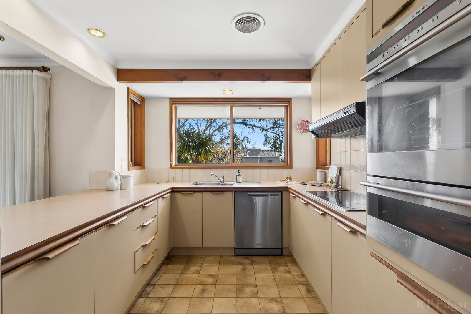 Real Estate and Property in 6 Forrest Court, Anglesea, VIC