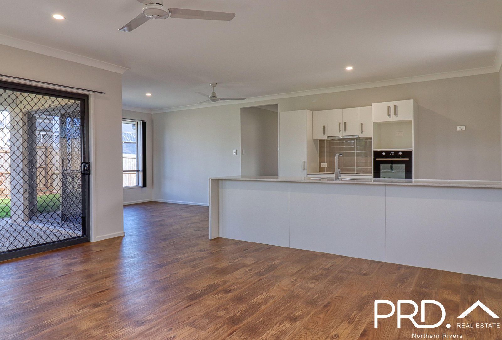 6 Fryer Lane CASINO 3