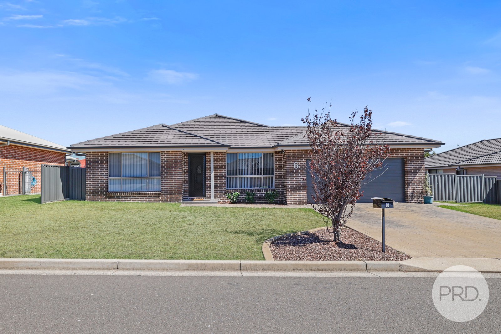 6 Galloway Place TAMWORTH 1