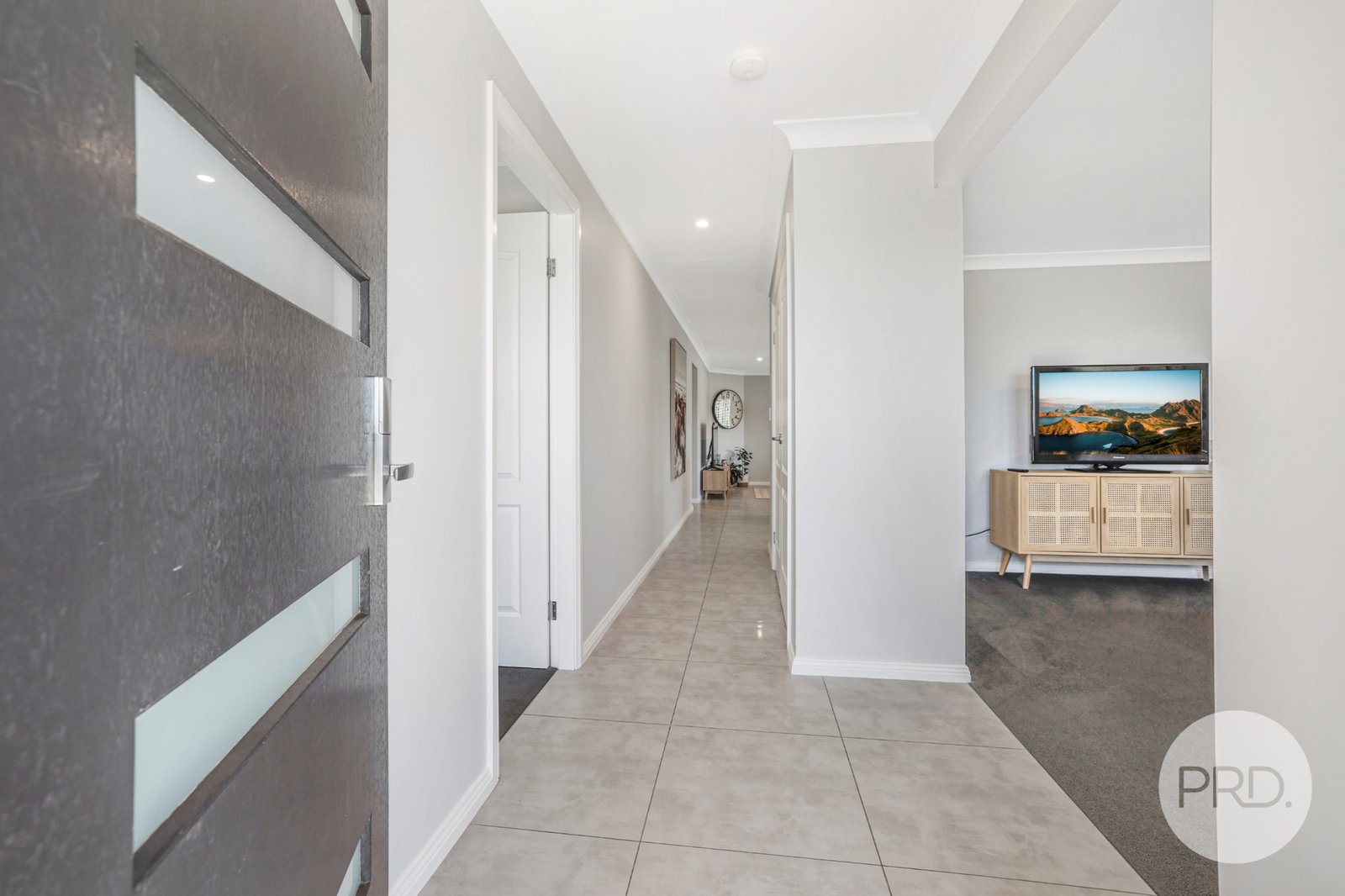 6 Galloway Place TAMWORTH 2