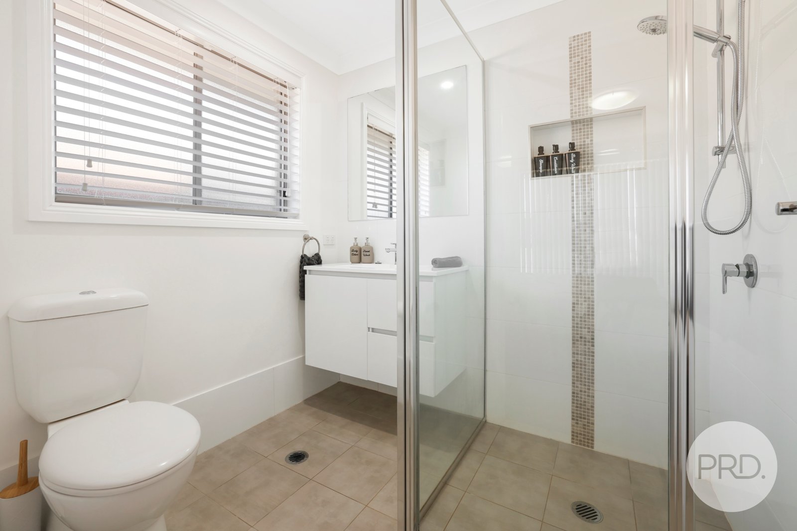 6 Galloway Place TAMWORTH 4