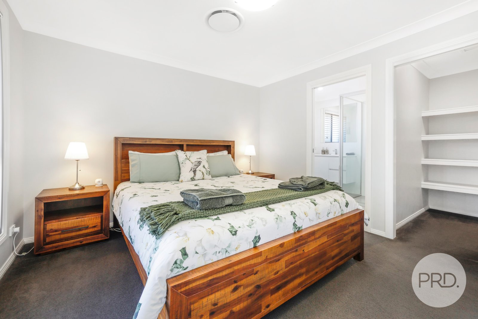 6 Galloway Place TAMWORTH 5